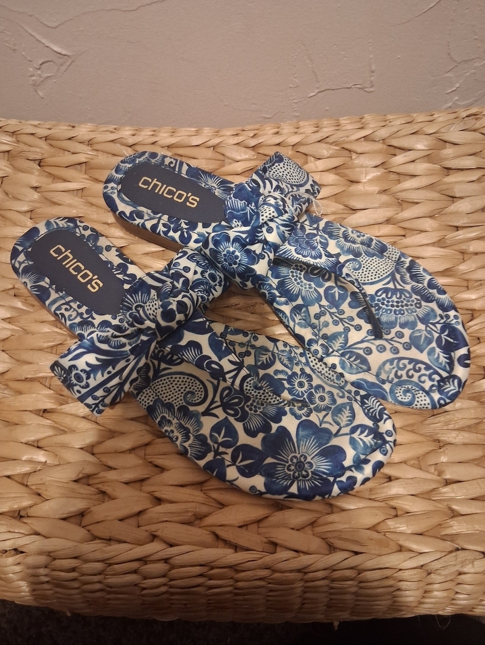 Chico's Classic Navy/White Natalia Printed Thong Sandal Size 11M